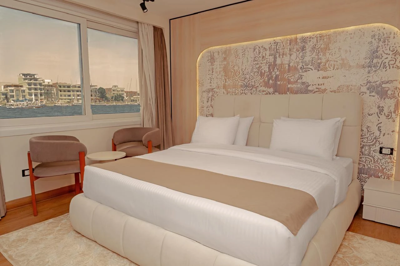Luxury King Bed : Luxor / Aswan / Luxor